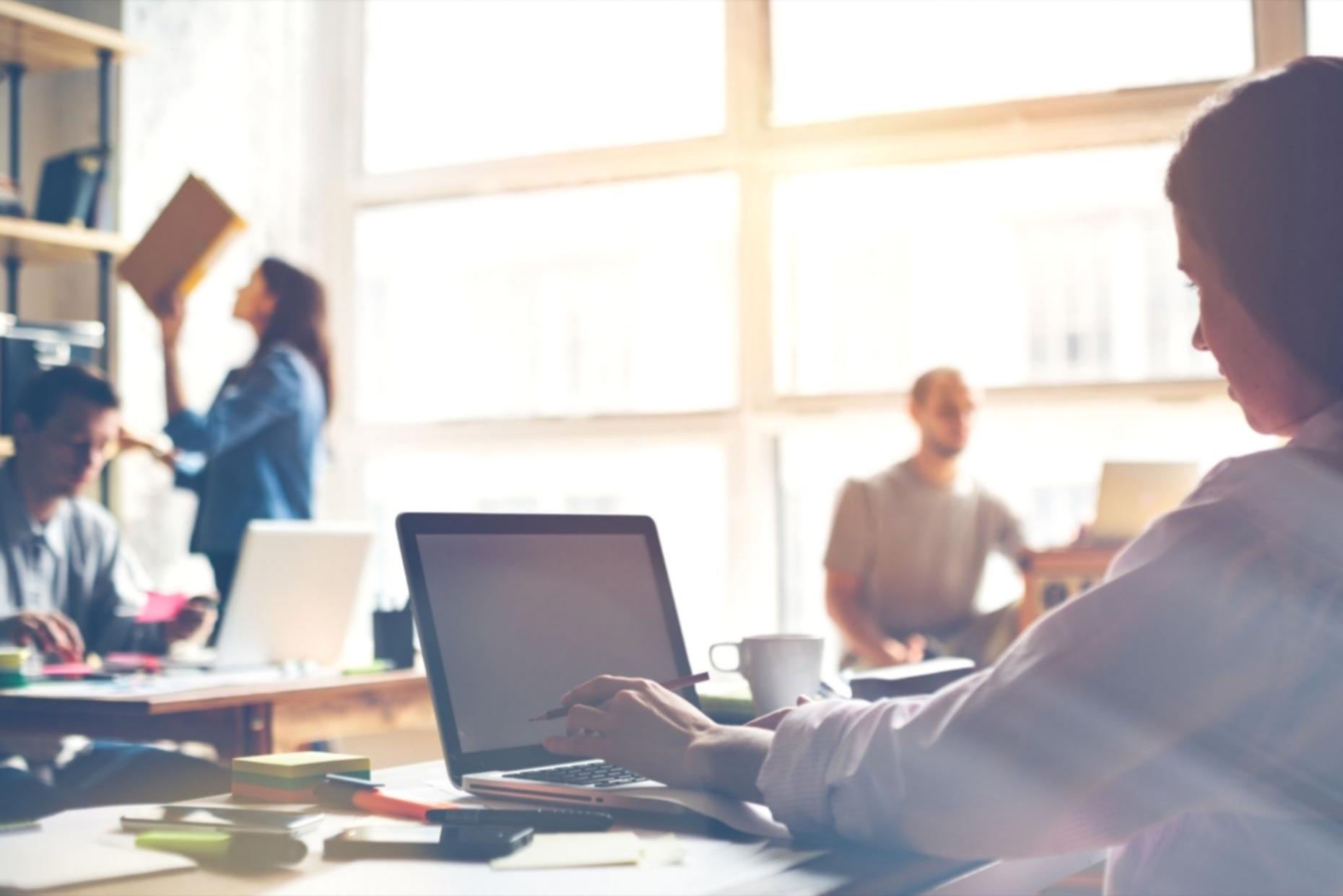 Analyse von saisonalen Marktmustern und historischen Datentrends